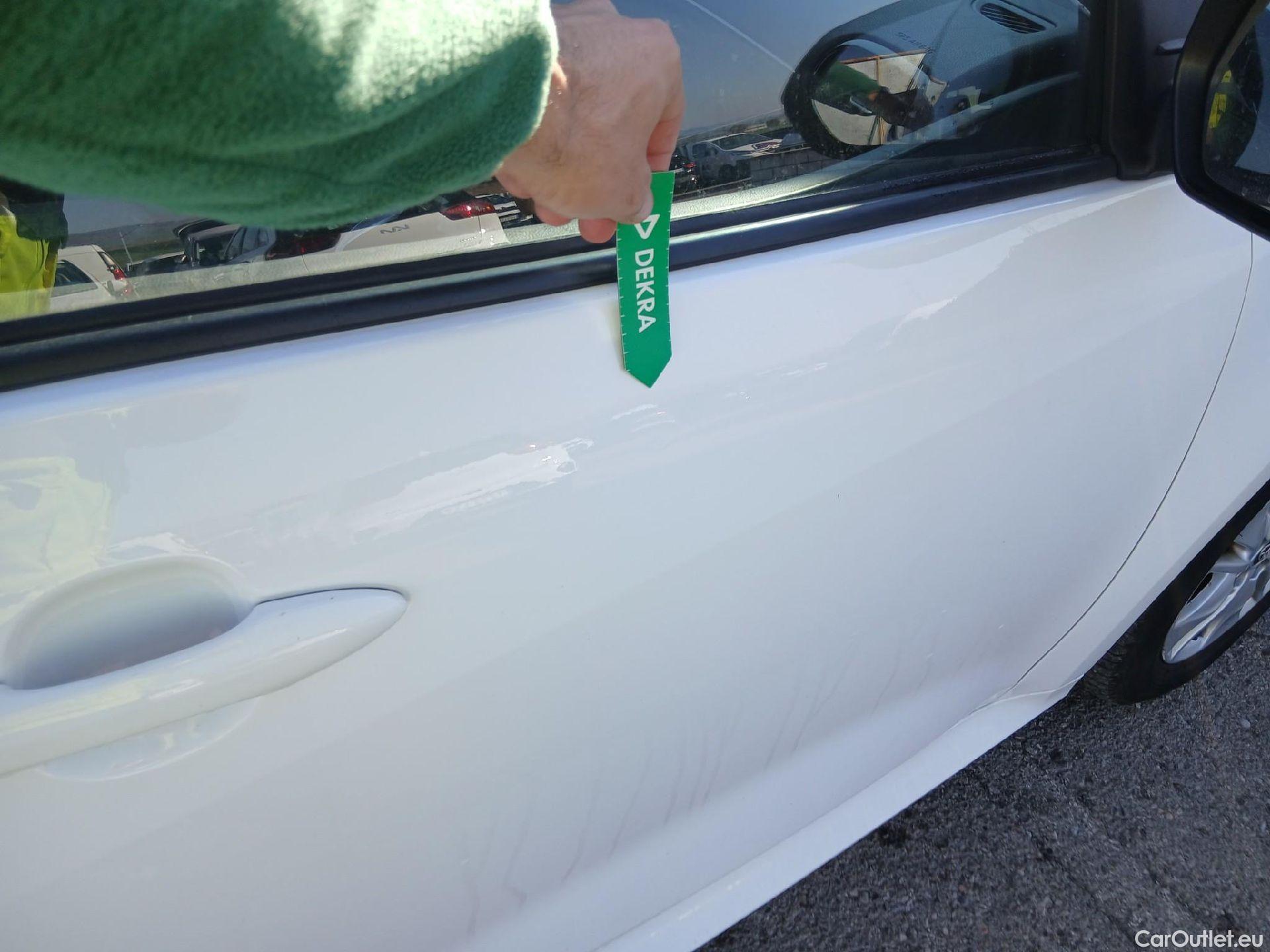  Toyota  Yaris TOYOTA  / 2020 / 5P / berlina con portón 1.5 120H Business Plus #22