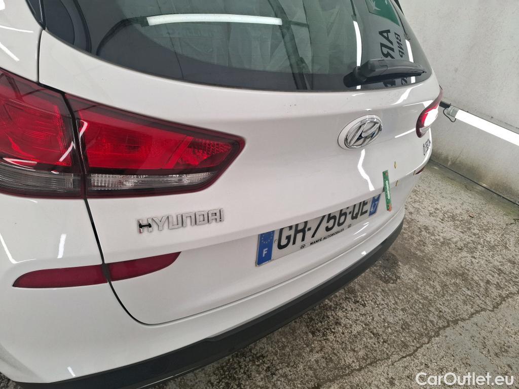  Hyundai  i30 HYUNDAI  Sport Wagon / 2020 / 5P / Break 1.0 T-GDI 120 DCT-7 MHEV CREATIVE SW #24