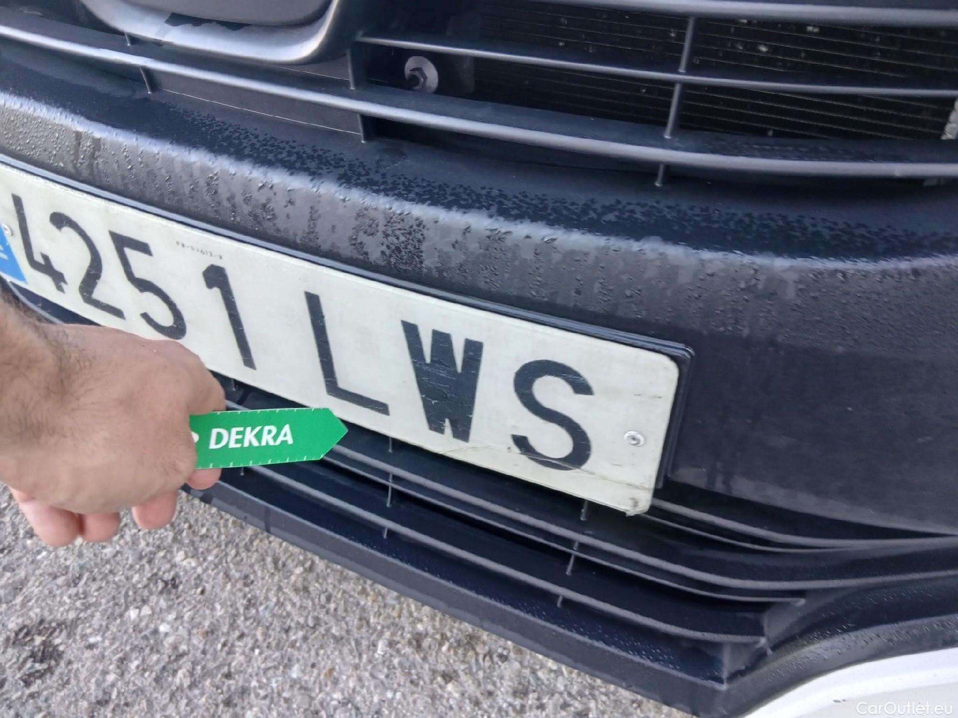  Toyota  Yaris TOYOTA  / 2020 / 5P / berlina con portón 1.5 120H Business Plus #3