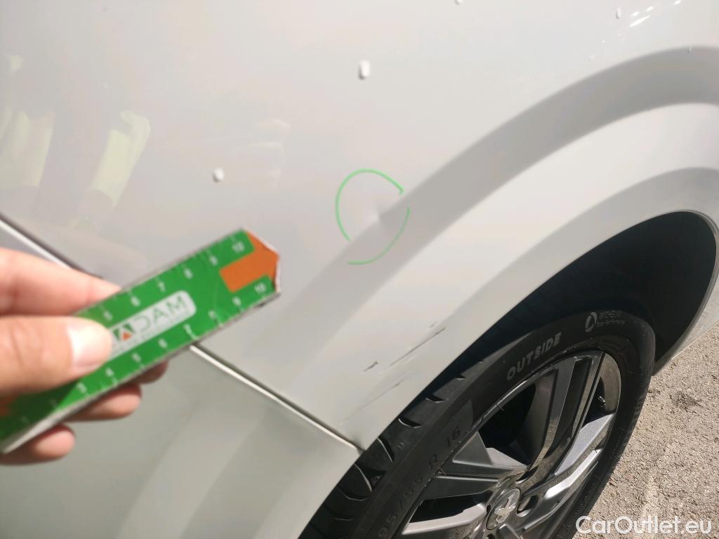  Peugeot  208 PEUGEOT  / 2019 / 5P / berlina con portón BlueHDi 73kW (100CV) Active Pack (AC) #2