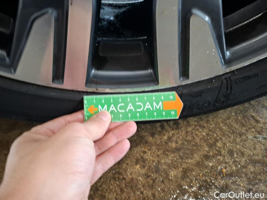  Ford  Kuga FORD  / 2019 / 5P / SUV 2.5 190 hybrid Flexifuel Pshift Vignale #3