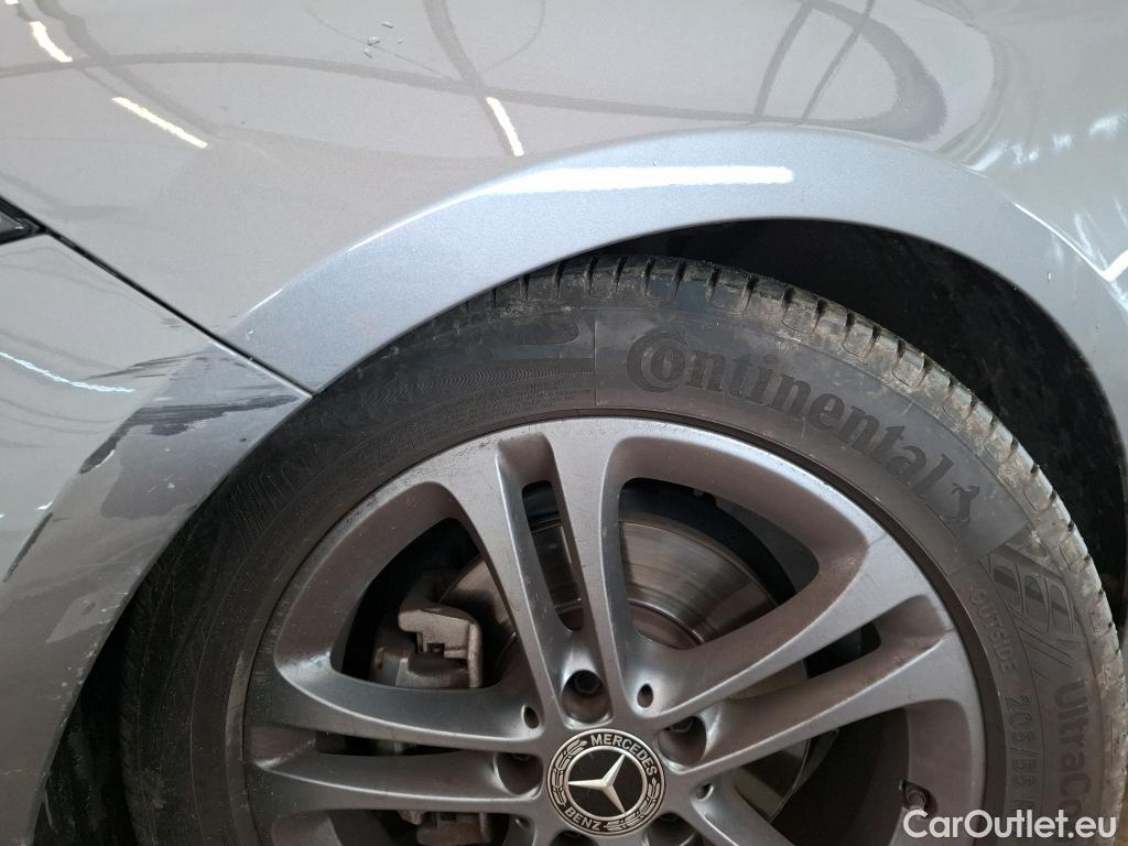  Mercedes  A-Klasse MERCEDES-BENZ Classe A Compact / 2018 / 5P / Berline A 180 Style Line #44