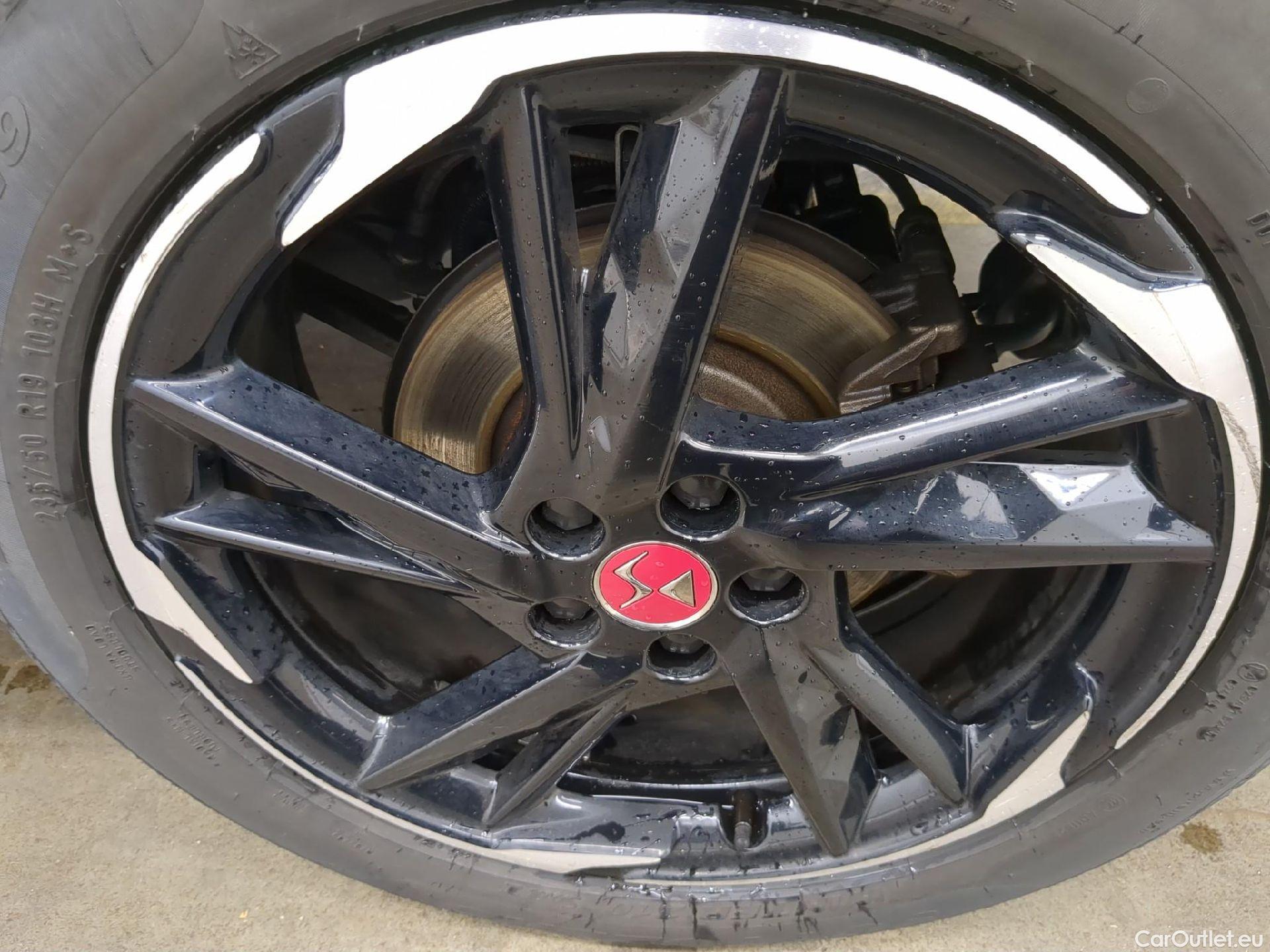  DS  DS7 DS DS 7 Crossback / 2017 / 5P / SUV E-TENSE 225 PERFORMANCE Line + #12