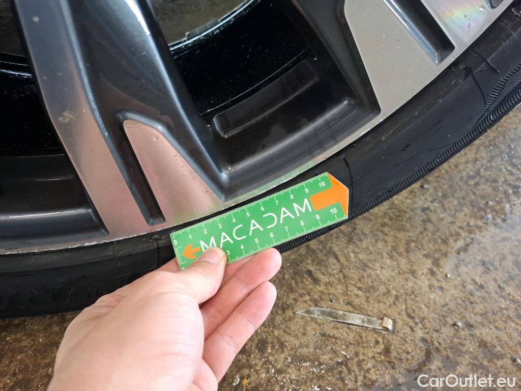  Ford  Kuga FORD  / 2019 / 5P / SUV 2.5 190 hybrid Flexifuel Pshift Vignale #4