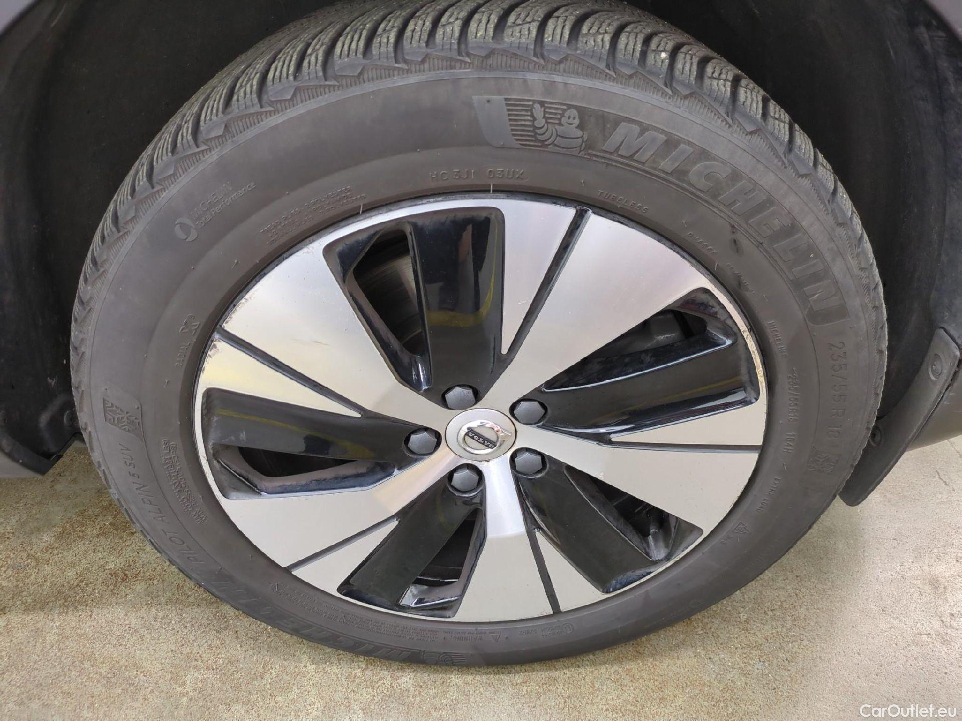  Volvo  XC 40 VOLVO XC40 / 2022 / 5P / SUV Recharge T4 211 DCT7 Start #4