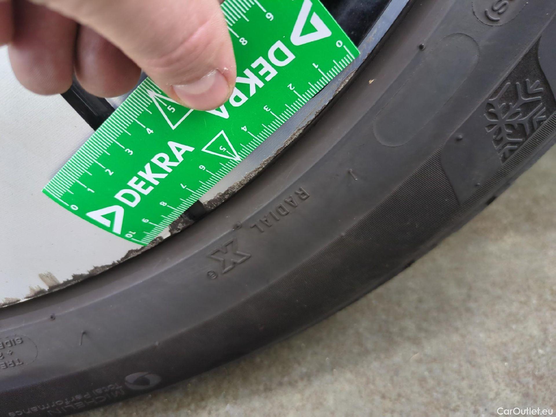  Volvo  XC 40 VOLVO XC40 / 2022 / 5P / SUV Recharge T4 211 DCT7 Start #16