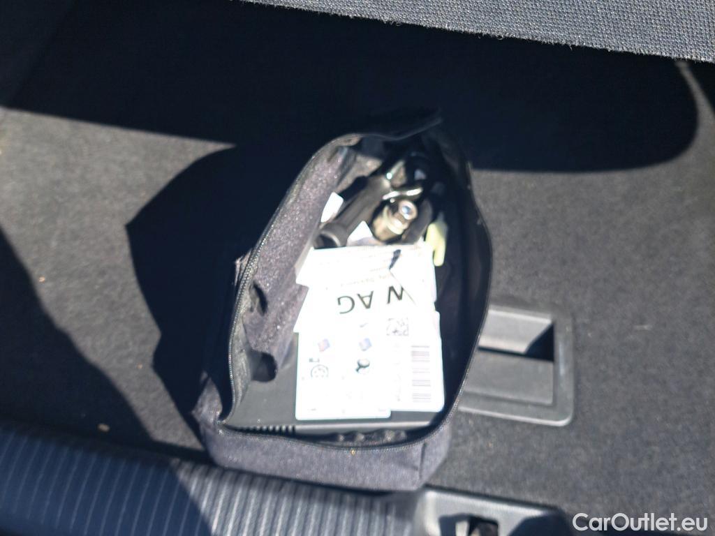  Audi  Q2 AUDI  / 2016 / 5P / todoterreno Design 30 TFSI 85kW (116CV) #3