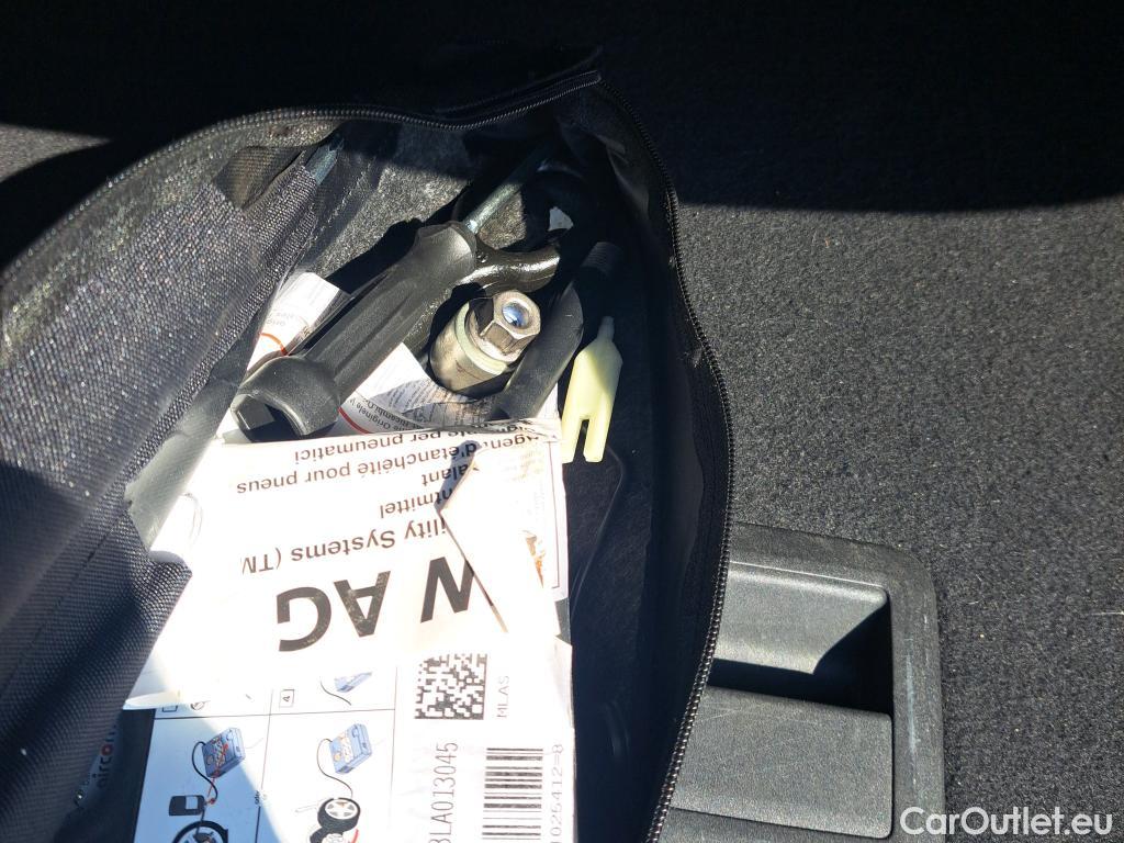  Audi  Q2 AUDI  / 2016 / 5P / todoterreno Design 30 TFSI 85kW (116CV) #4