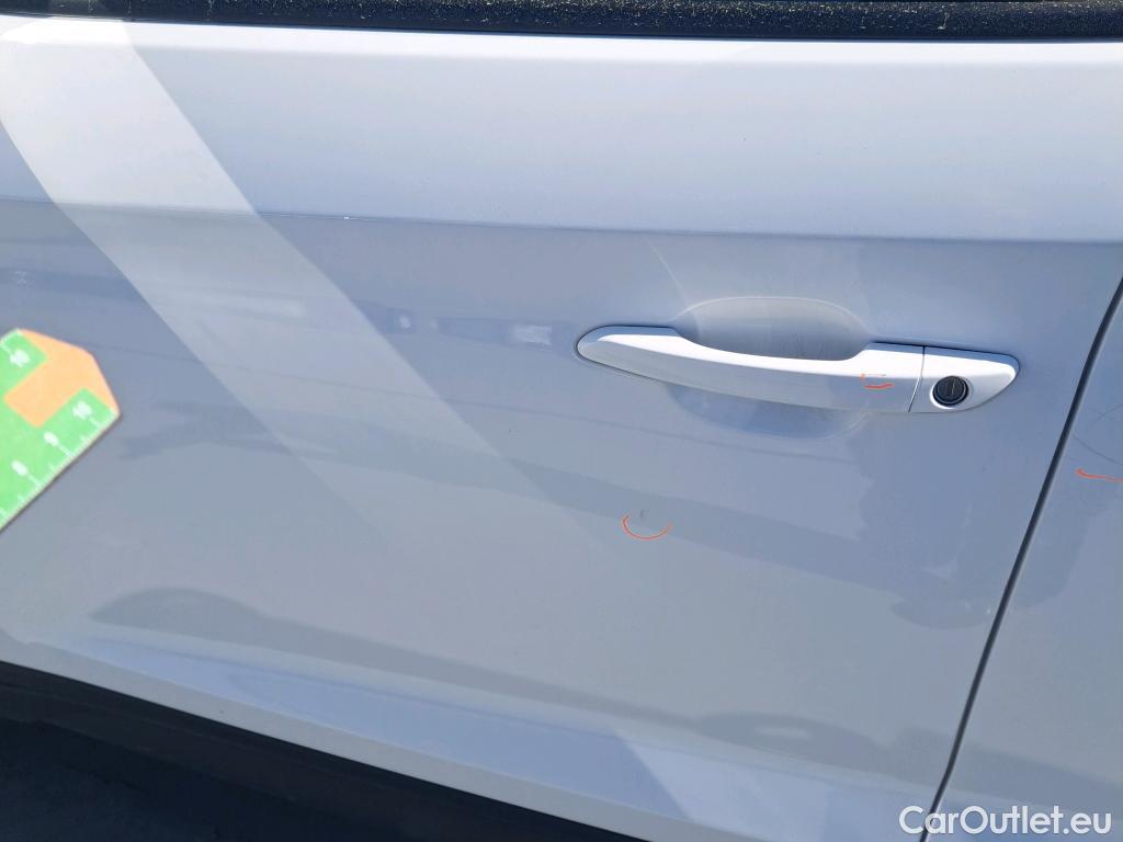  Hyundai  Tucson HYUNDAI  / 2018 / 5P / todoterreno 1.6 CRDI 85kW (116CV) 48V SLE 4X2(SP)(SL) #28