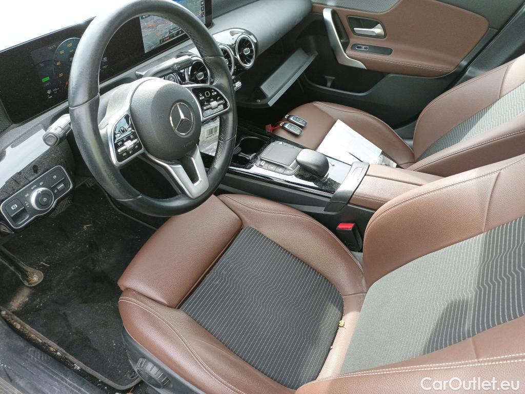  Mercedes  A-Klasse MERCEDES-BENZ Clase A / 2018 / 4P / sedán Sedán A 250 e #19