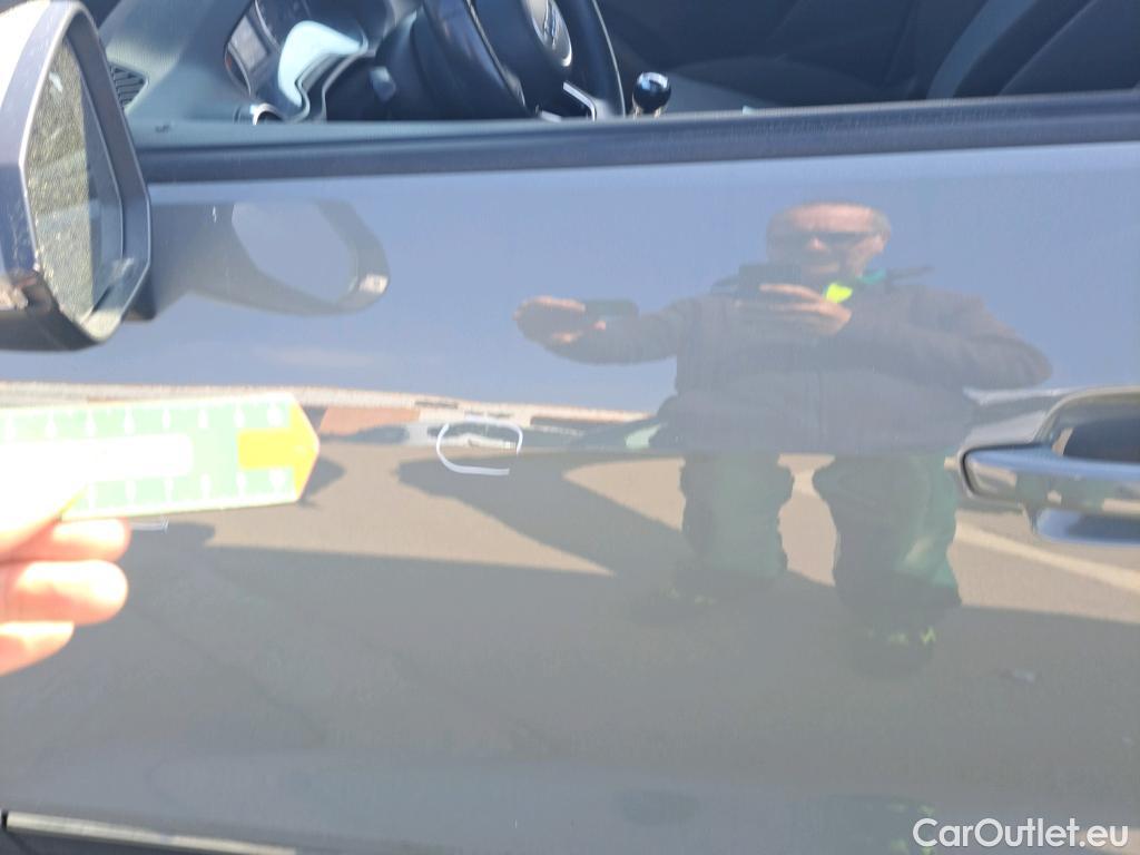  Audi  Q2 AUDI  / 2016 / 5P / todoterreno Design 30 TFSI 85kW (116CV) #29