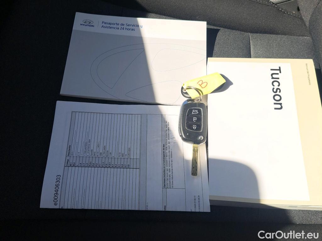  Hyundai  Tucson HYUNDAI  / 2018 / 5P / todoterreno 1.6 CRDI 85kW (116CV) 48V SLE 4X2(SP)(SL) #9