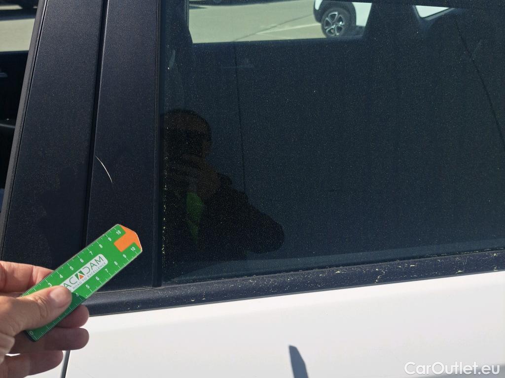  Hyundai  Tucson HYUNDAI  / 2018 / 5P / todoterreno 1.6 CRDI 85kW (116CV) 48V SLE 4X2(SP)(SL) #22