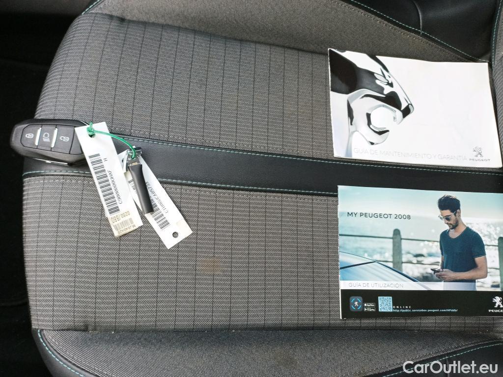  Peugeot  2008 PEUGEOT  / 2019 / 5P / todoterreno Allure BlueHDI 81kW (110CV) #1