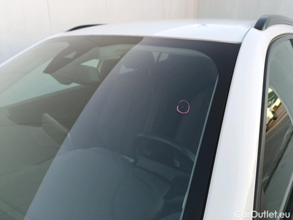  Peugeot  2008 PEUGEOT  / 2019 / 5P / todoterreno Allure BlueHDI 81kW (110CV) #5