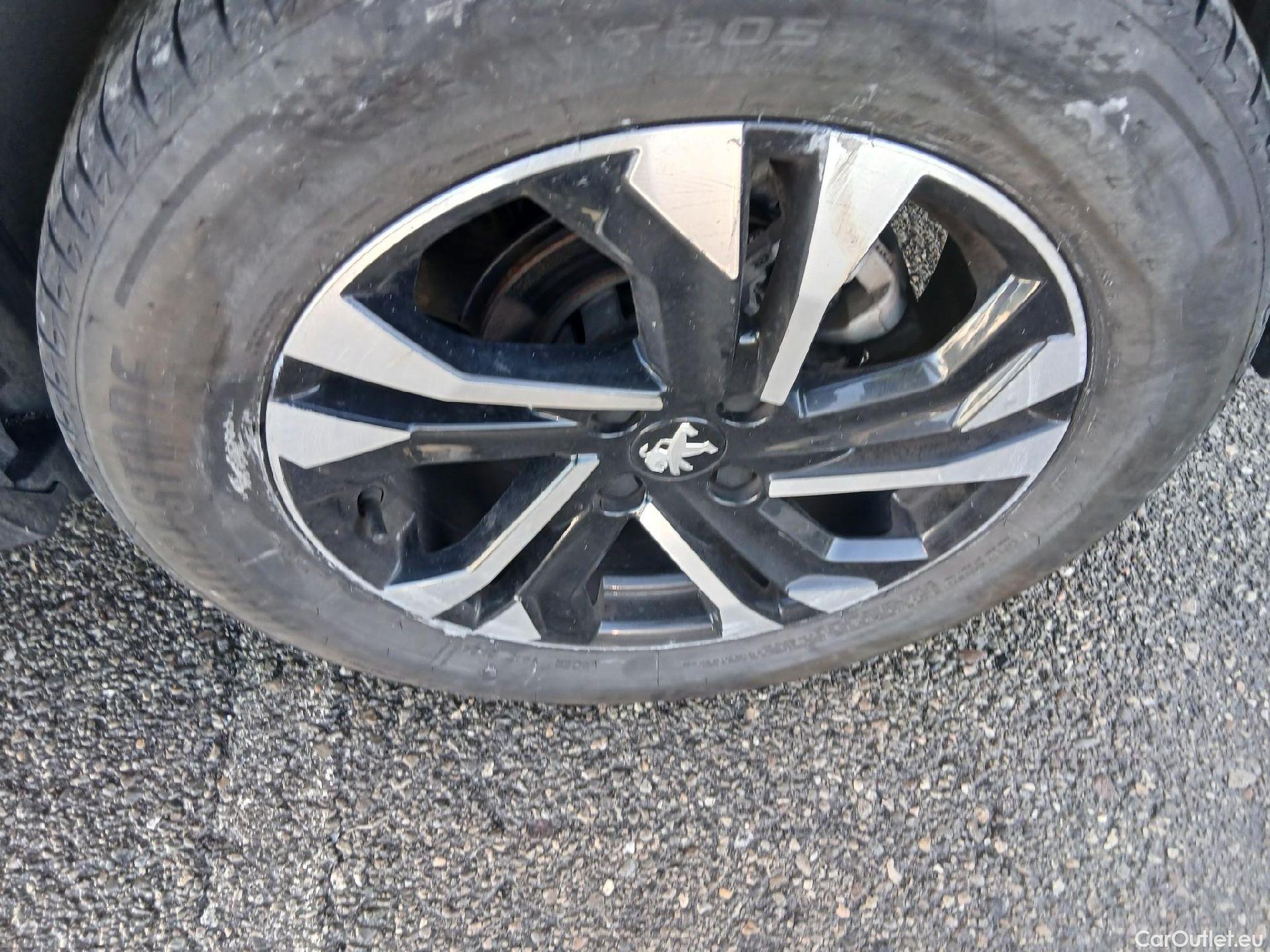  Peugeot  2008 PEUGEOT  / 2019 / 5P / todoterreno Allure BlueHDI 81kW (110CV) #12