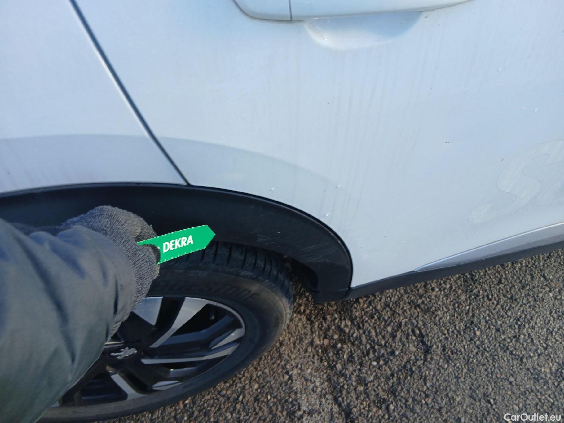  Peugeot  2008 PEUGEOT  / 2019 / 5P / todoterreno Allure BlueHDI 81kW (110CV) #22