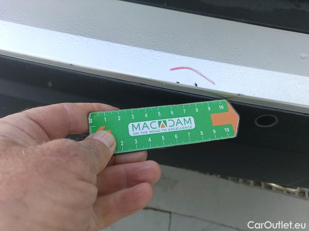  Peugeot  2008 PEUGEOT  / 2019 / 5P / todoterreno Allure BlueHDI 81kW (110CV) #37