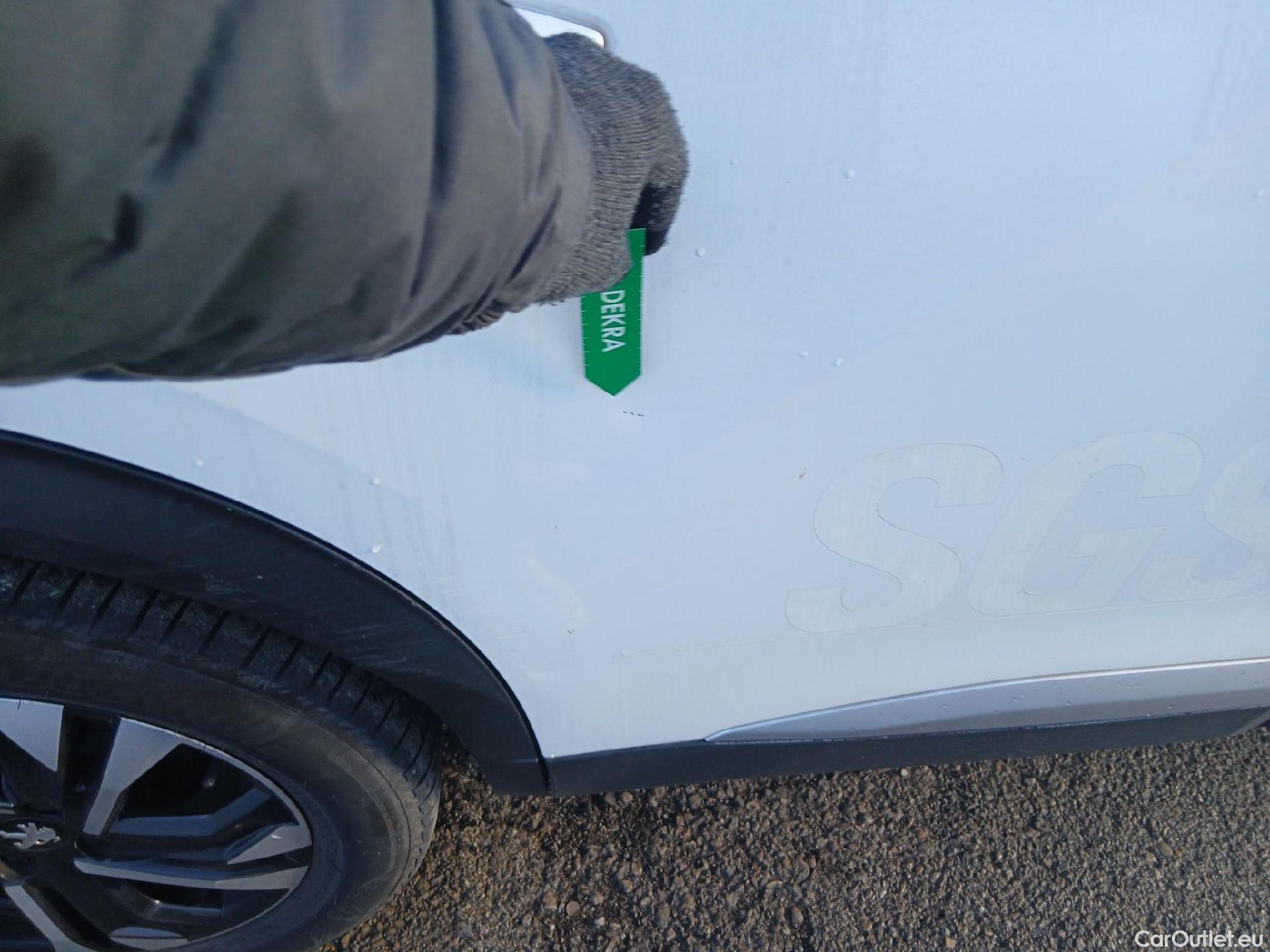  Peugeot  2008 PEUGEOT  / 2019 / 5P / todoterreno Allure BlueHDI 81kW (110CV) #24