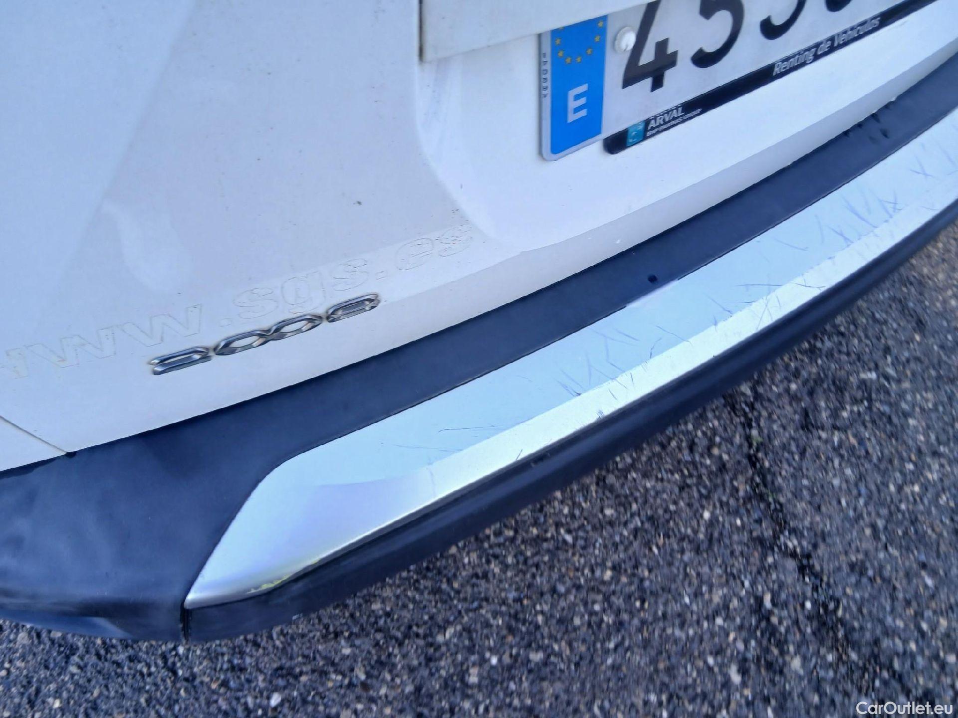  Peugeot  2008 PEUGEOT  / 2019 / 5P / todoterreno Allure BlueHDI 81kW (110CV) #13