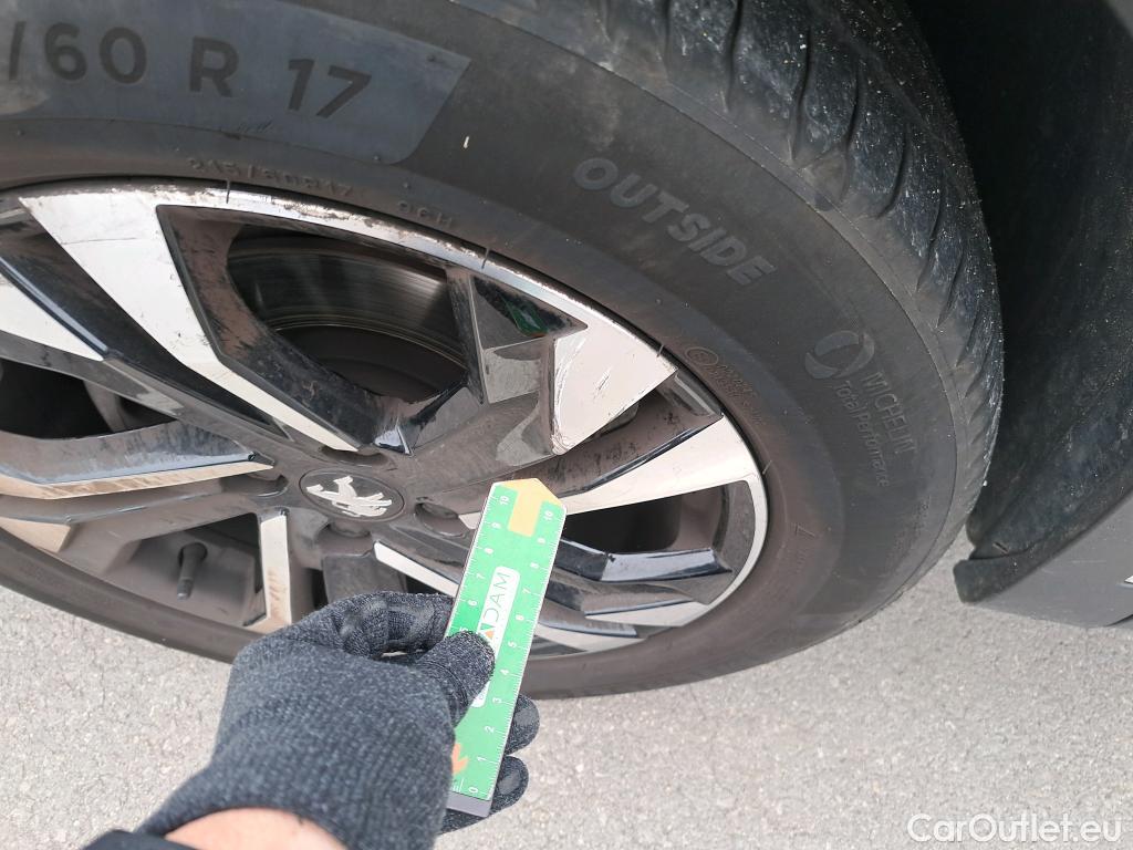  Peugeot  2008 PEUGEOT  / 2019 / 5P / todoterreno Allure BlueHDI 81kW (110CV) #6