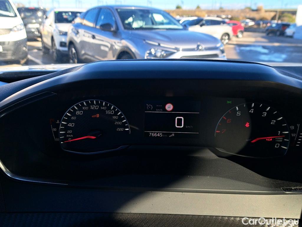  Peugeot  2008 PEUGEOT  / 2019 / 5P / todoterreno Allure BlueHDI 81kW (110CV) #16