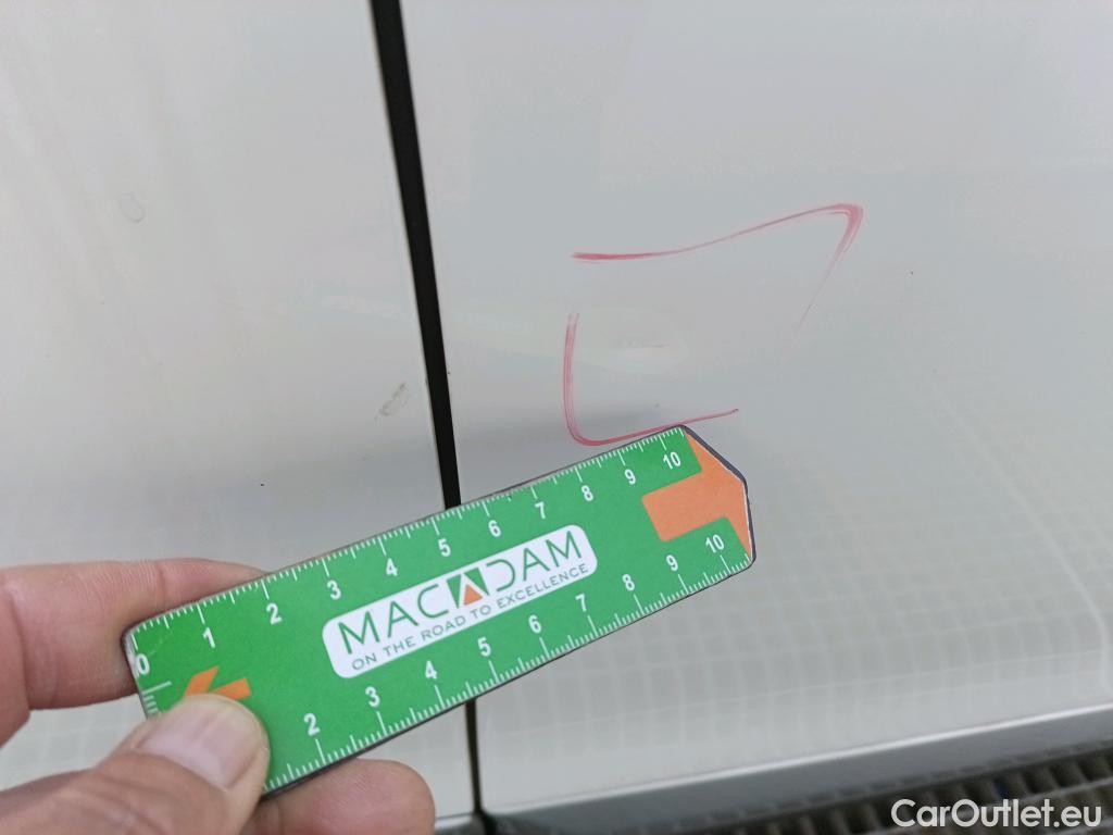  Peugeot  2008 PEUGEOT  / 2019 / 5P / todoterreno Allure BlueHDI 81kW (110CV) #29