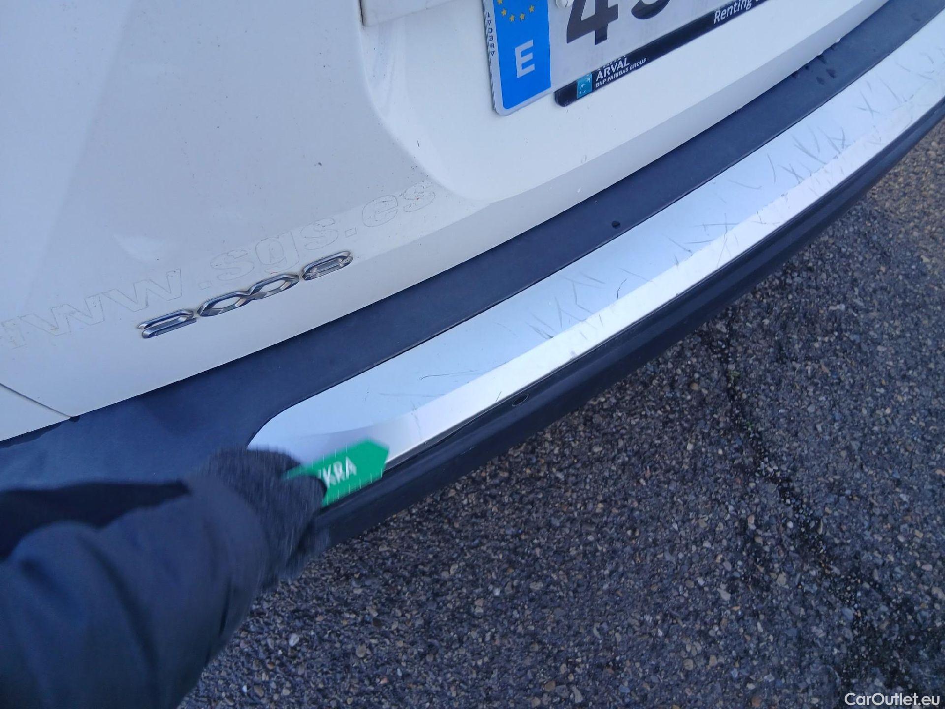  Peugeot  2008 PEUGEOT  / 2019 / 5P / todoterreno Allure BlueHDI 81kW (110CV) #16