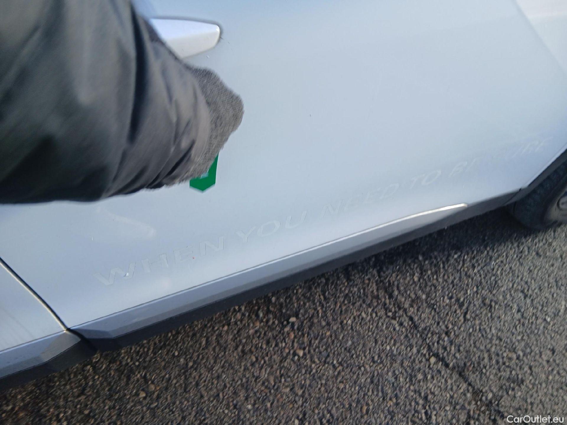  Peugeot  2008 PEUGEOT  / 2019 / 5P / todoterreno Allure BlueHDI 81kW (110CV) #26