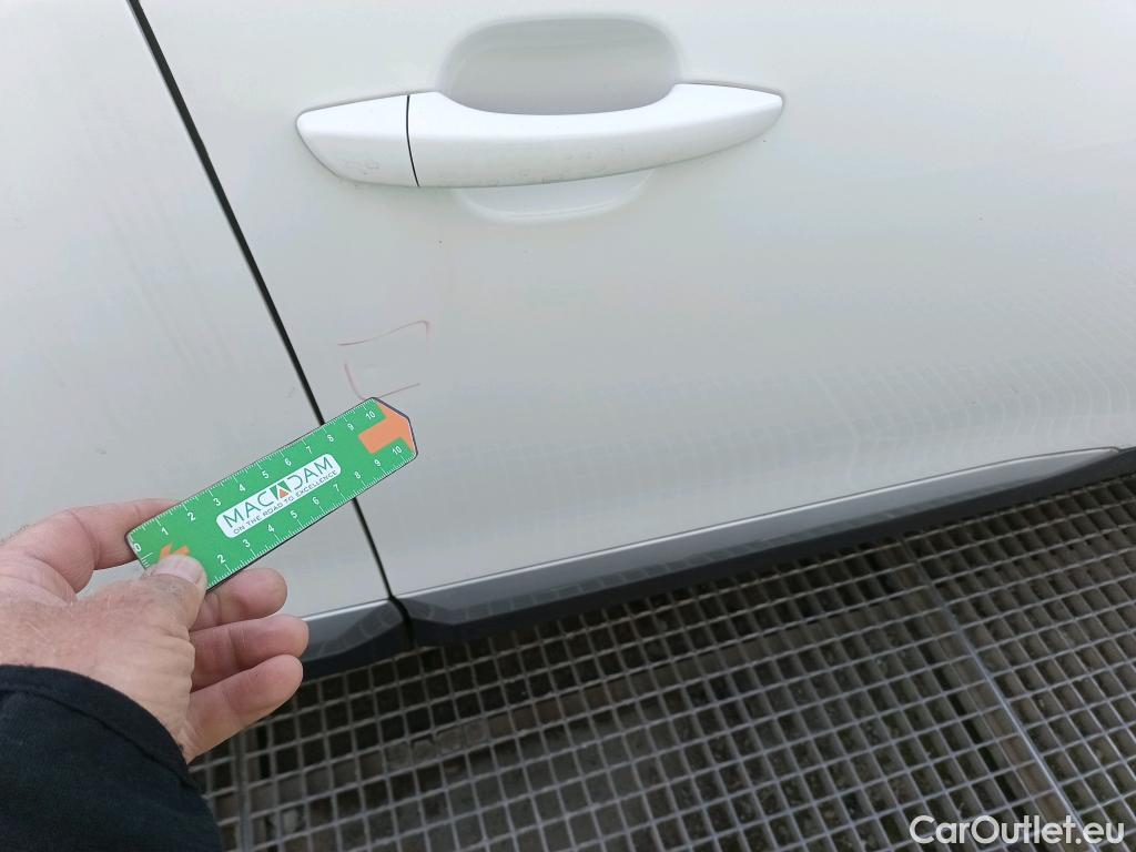  Peugeot  2008 PEUGEOT  / 2019 / 5P / todoterreno Allure BlueHDI 81kW (110CV) #28