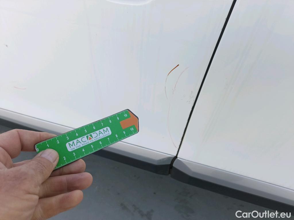  Peugeot  2008 PEUGEOT  / 2019 / 5P / todoterreno Allure BlueHDI 81kW (110CV) #32