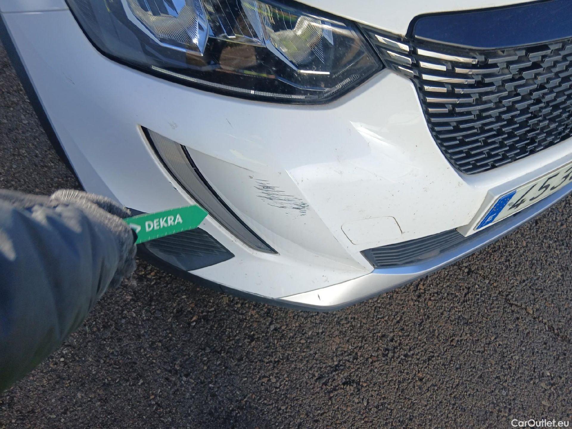  Peugeot  2008 PEUGEOT  / 2019 / 5P / todoterreno Allure BlueHDI 81kW (110CV) #4