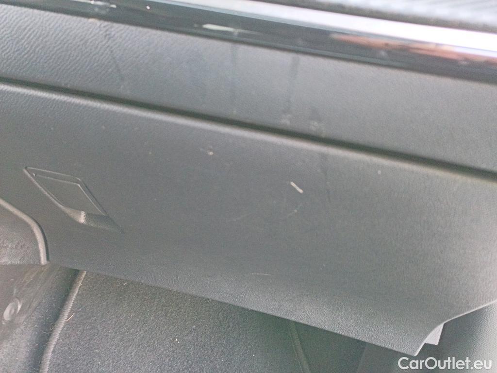  Peugeot  2008 PEUGEOT  / 2019 / 5P / todoterreno Allure BlueHDI 81kW (110CV) #38