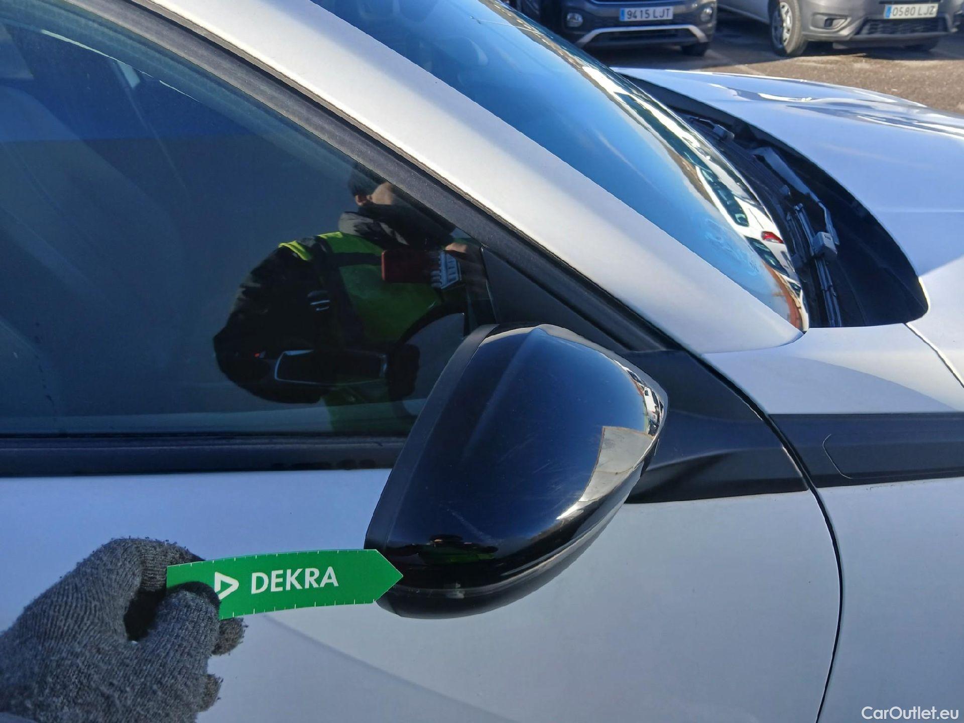  Peugeot  2008 PEUGEOT  / 2019 / 5P / todoterreno Allure BlueHDI 81kW (110CV) #27