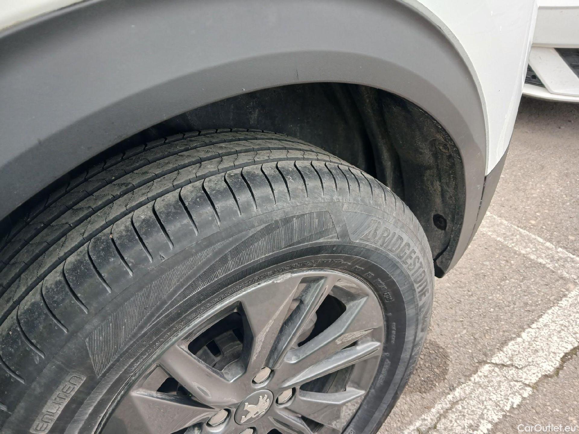  Peugeot  2008 PEUGEOT  / 2019 / 5P / todoterreno Active Pack BlueHDI 81kW (110CV) #8