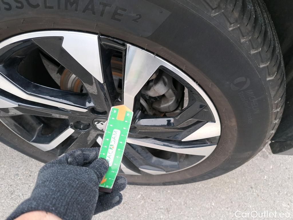  Peugeot  2008 PEUGEOT  / 2019 / 5P / todoterreno Allure BlueHDI 81kW (110CV) #41