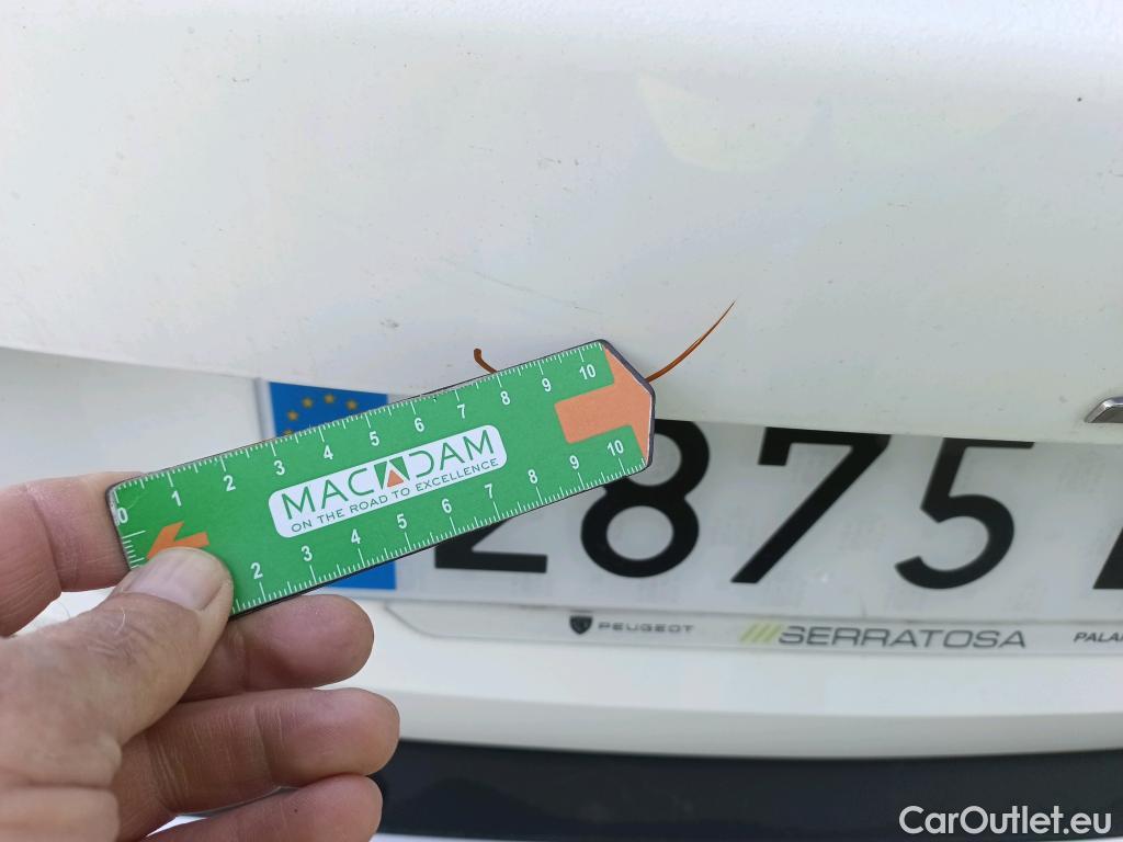  Peugeot  2008 PEUGEOT  / 2019 / 5P / todoterreno Allure BlueHDI 81kW (110CV) #27