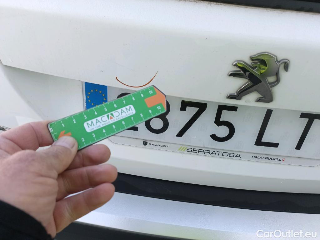  Peugeot  2008 PEUGEOT  / 2019 / 5P / todoterreno Allure BlueHDI 81kW (110CV) #26