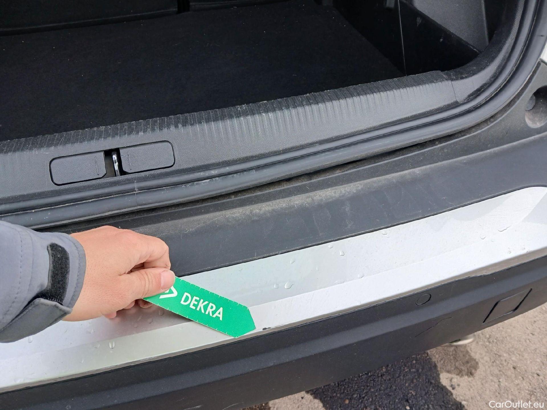  Peugeot  2008 PEUGEOT  / 2019 / 5P / todoterreno Active Pack BlueHDI 81kW (110CV) #14