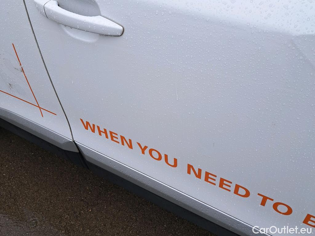  Peugeot  2008 PEUGEOT  / 2019 / 5P / todoterreno Allure BlueHDI 81kW (110CV) #9