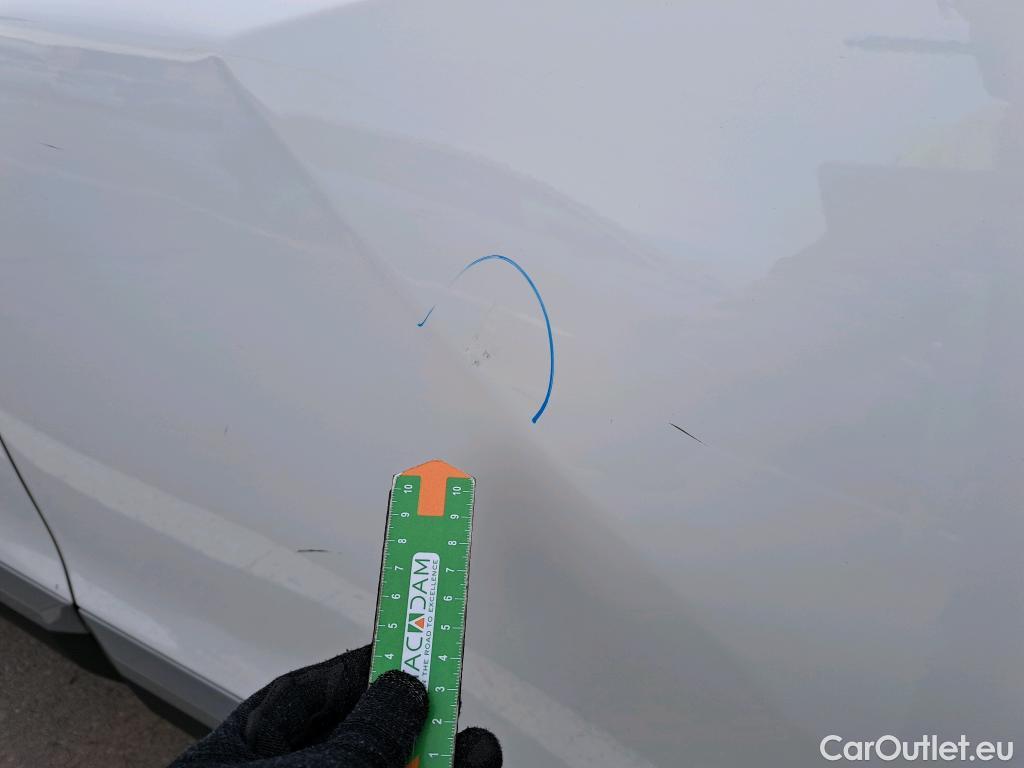  Peugeot  2008 PEUGEOT  / 2019 / 5P / todoterreno Allure BlueHDI 81kW (110CV) #9