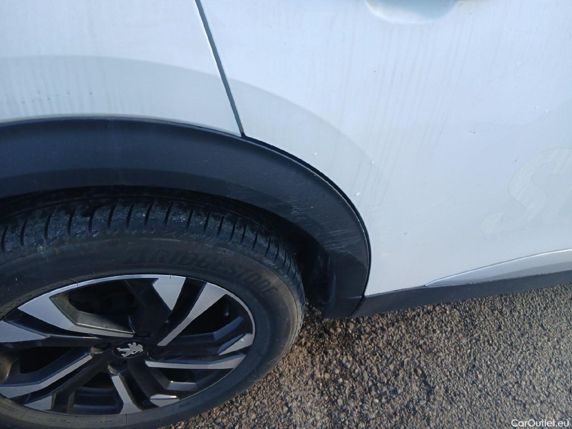  Peugeot  2008 PEUGEOT  / 2019 / 5P / todoterreno Allure BlueHDI 81kW (110CV) #21