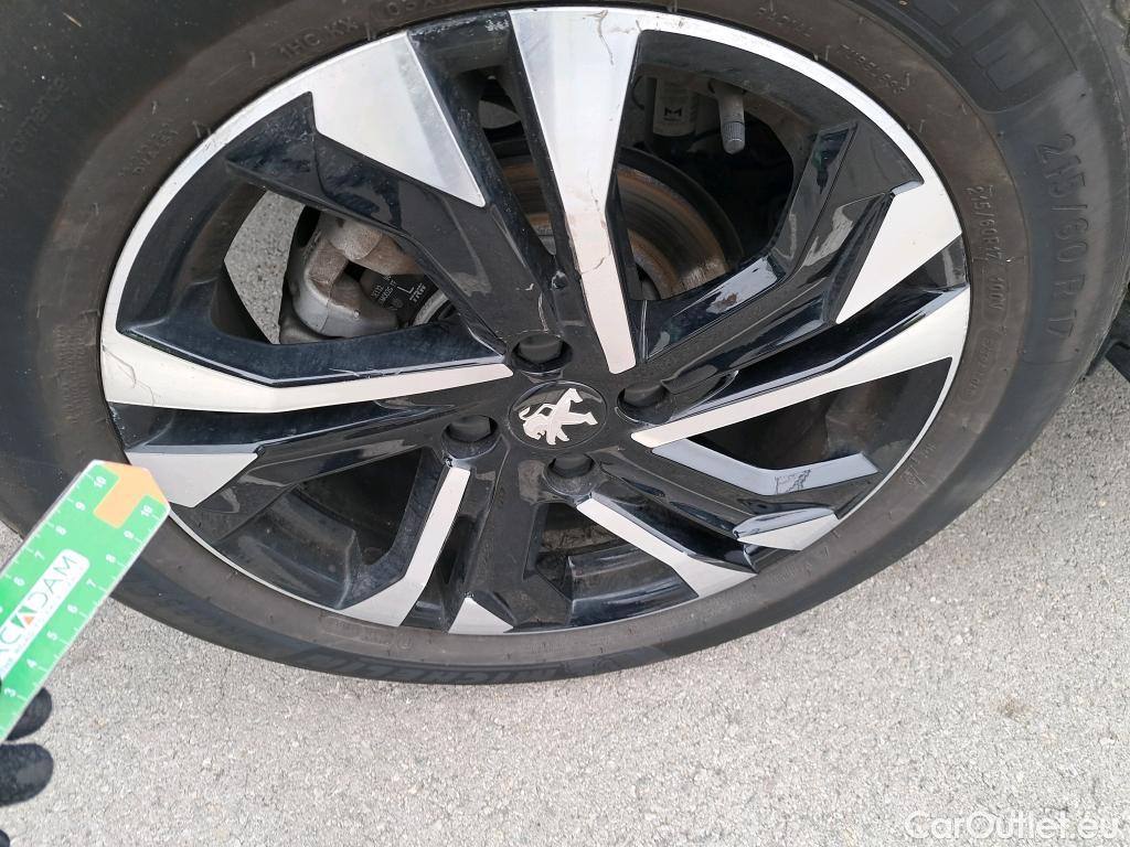  Peugeot  2008 PEUGEOT  / 2019 / 5P / todoterreno Allure BlueHDI 81kW (110CV) #39