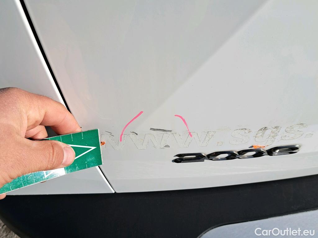  Peugeot  2008 PEUGEOT  / 2019 / 5P / todoterreno Allure BlueHDI 81kW (110CV) #4