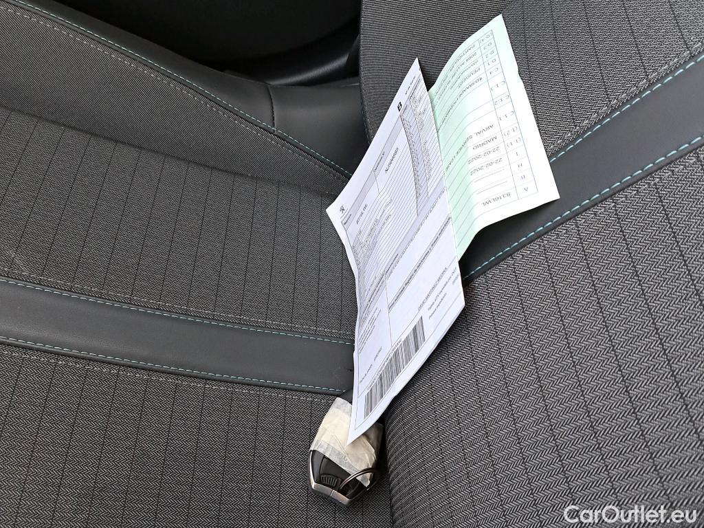  Peugeot  2008 PEUGEOT  / 2019 / 5P / todoterreno Allure BlueHDI 81kW (110CV) #2