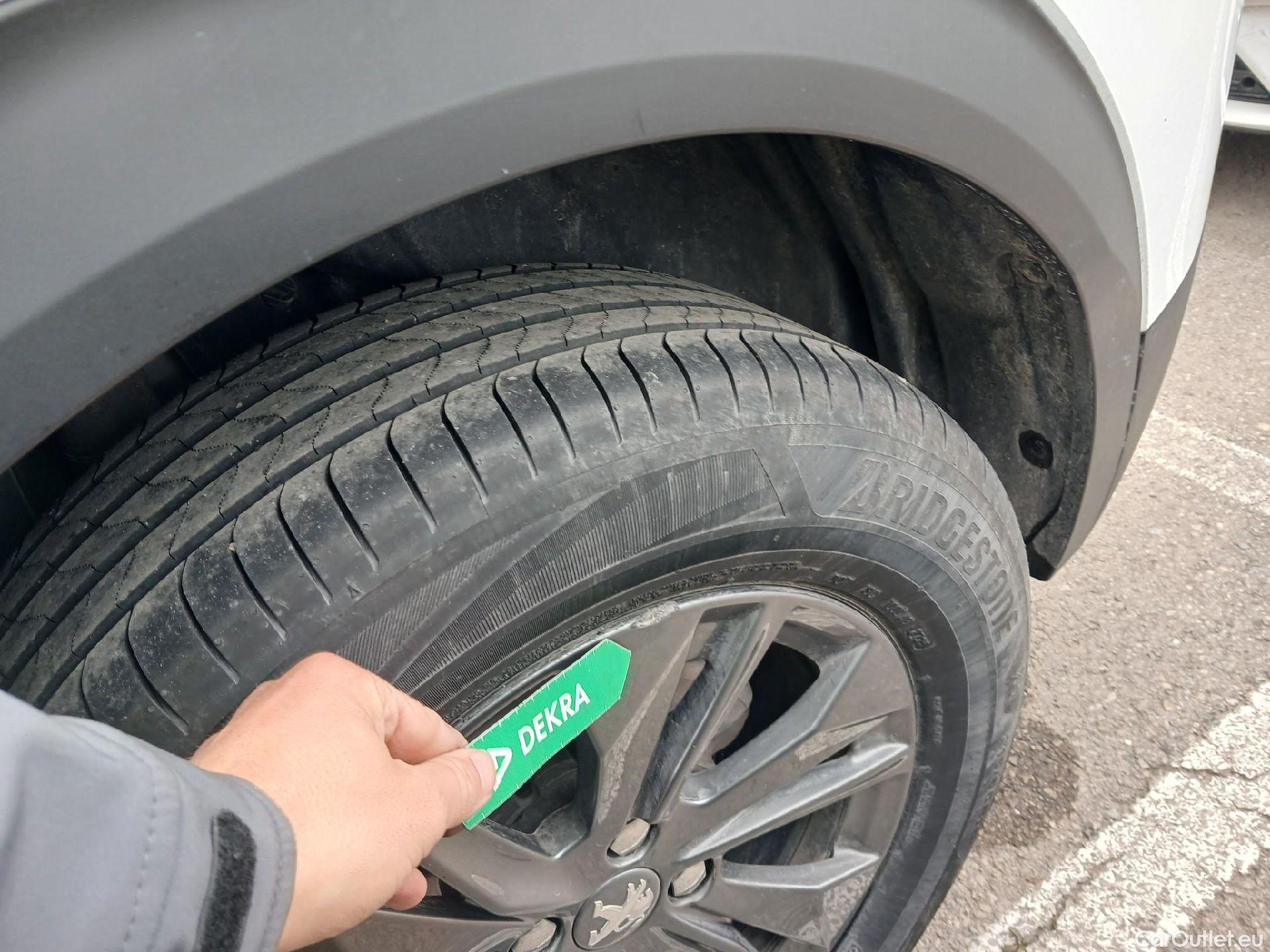  Peugeot  2008 PEUGEOT  / 2019 / 5P / todoterreno Active Pack BlueHDI 81kW (110CV) #7