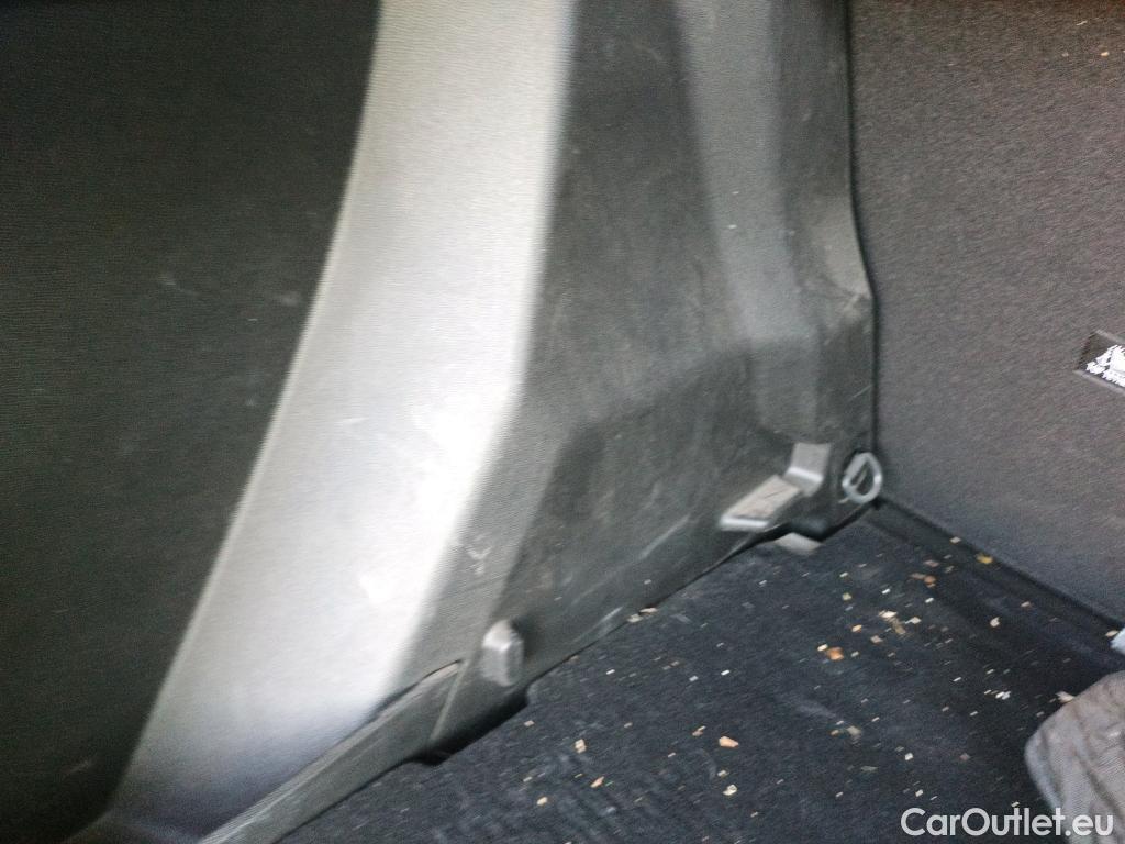  Peugeot  2008 PEUGEOT  / 2019 / 5P / todoterreno Allure BlueHDI 81kW (110CV) #10