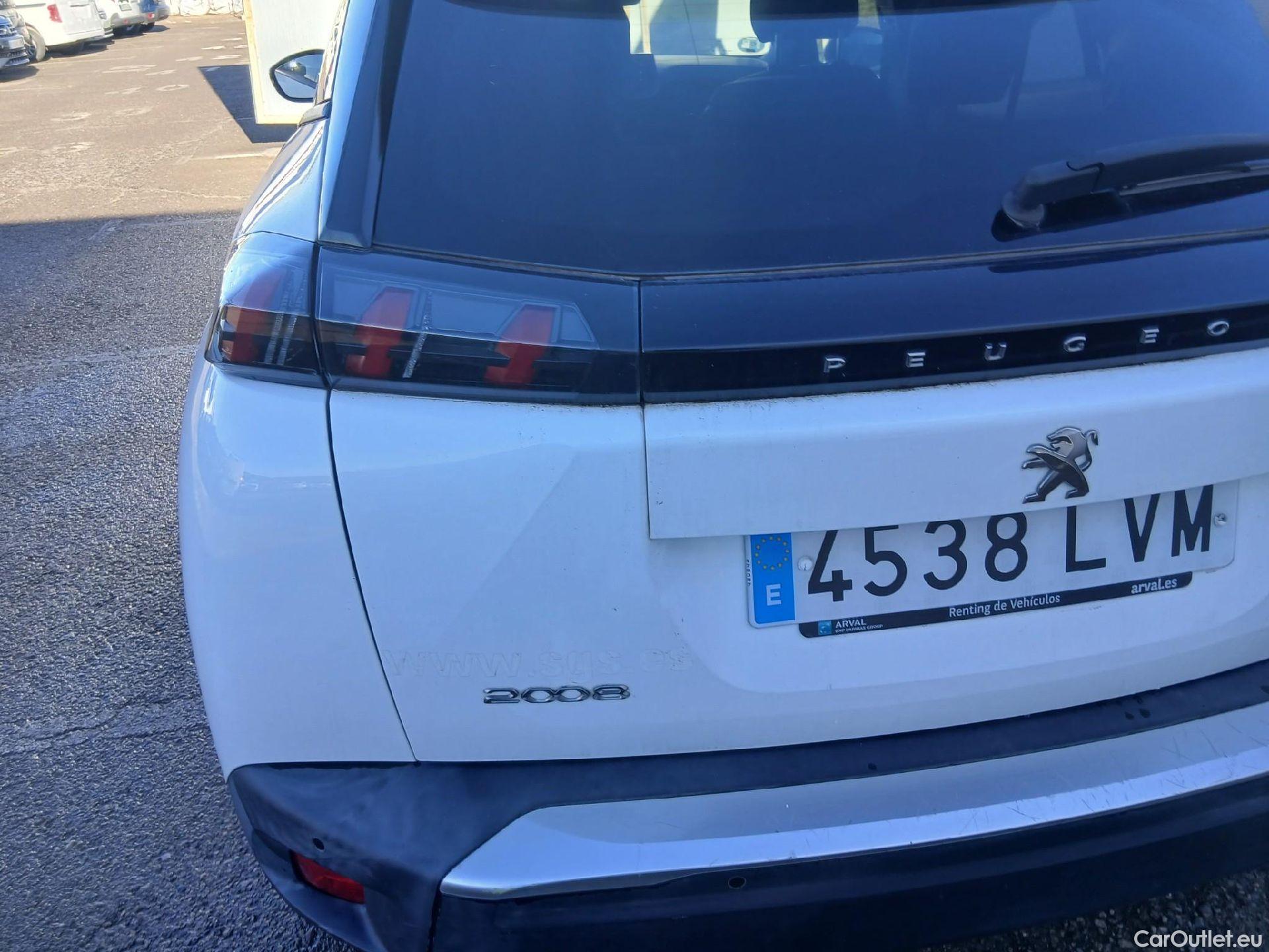  Peugeot  2008 PEUGEOT  / 2019 / 5P / todoterreno Allure BlueHDI 81kW (110CV) #17