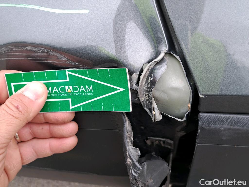  Volkswagen  T-ROC VOLKSWAGEN  / 2017 / 5P / todoterreno Advance 2.0 TDI 110kW (150CV) DSG (AC2) #3