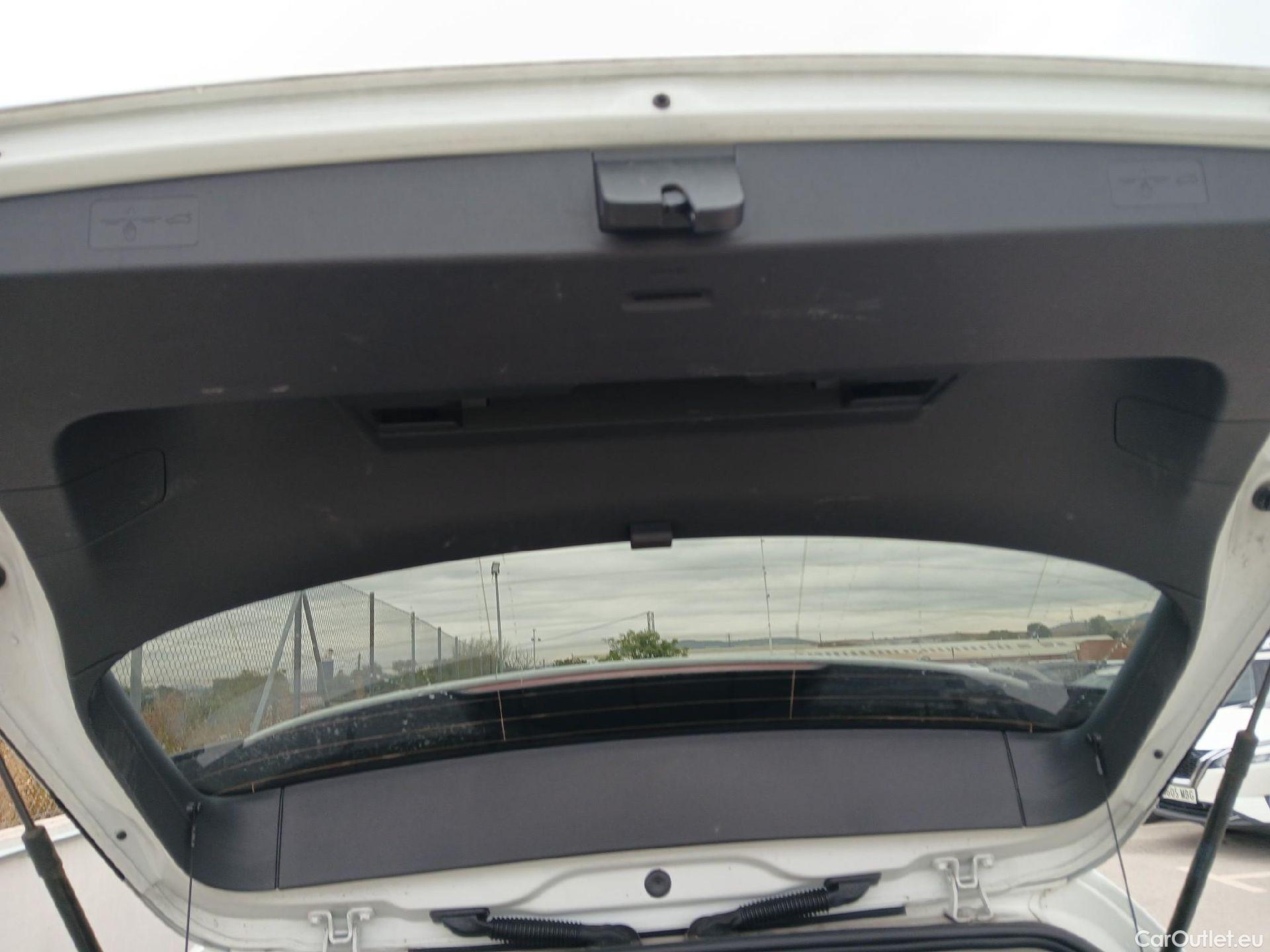  Volkswagen  Golf  VOLKSWAGEN / 2020 / 5P / berlina con portón Style 1.5 eTSI 110kW (150CV) DSG #2